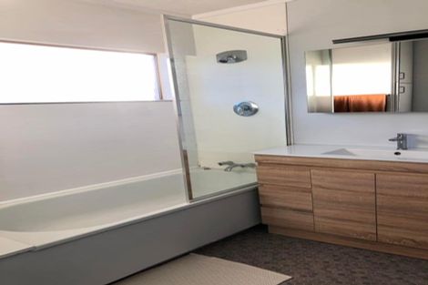 Photo of property in 13 East Street, Papakura, 2110