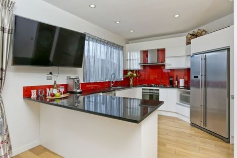 Photo of property in 77a Ocean View Road, Hillcrest, Auckland, 0627