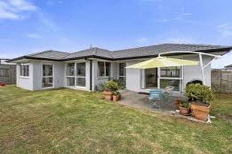 Photo of property in 14 Horokaka Place, Papamoa Beach, Papamoa, 3118