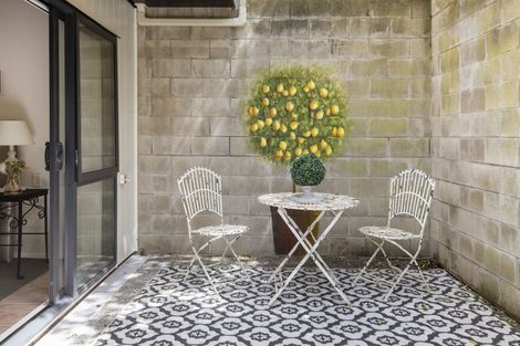 Photo of property in 9 Ramoana Mews, Shelly Park, Auckland, 2014