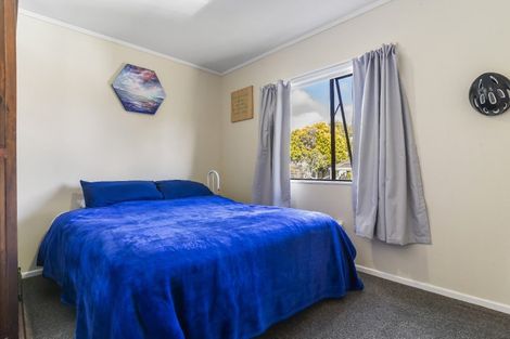 Photo of property in 1/98 Barrys Road, Glendene, Auckland, 0602