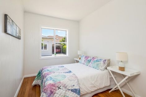 Photo of property in 26 Queensway, Three Kings, Auckland, 1024