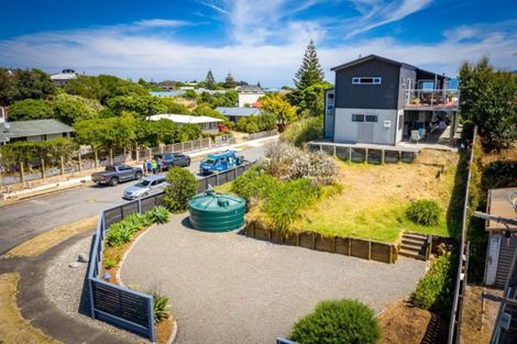 Photo of property in 15 Jane Street, Waikanae Beach, Waikanae, 5036