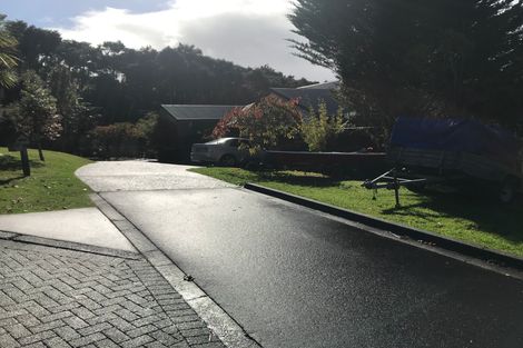 Photo of property in 69 Staincross Street, Green Bay, Auckland, 0604