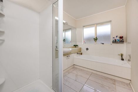 Photo of property in 124 Charles Prevost Drive, The Gardens, Auckland, 2105