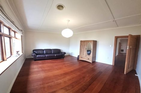 Photo of property in 122a Apu Crescent, Lyall Bay, Wellington, 6022