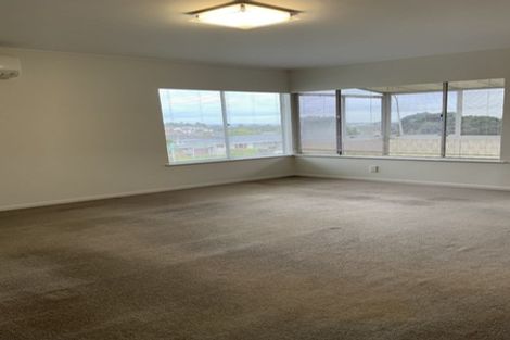 Photo of property in 54 Manhattan Heights, Glendene, Auckland, 0602