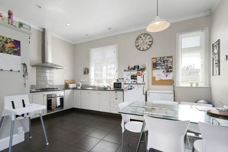 Photo of property in 117 Whites Line East, Waiwhetu, Lower Hutt, 5010