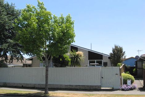 Photo of property in 1/8 Delaware Crescent, Russley, Christchurch, 8042