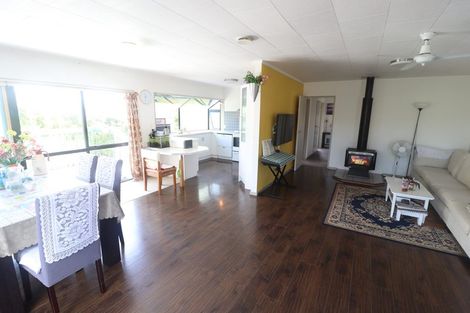 Photo of property in 2/99 Ocean View Road, Hillcrest, Auckland, 0627