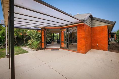 Photo of property in 2/113 Avonhead Road, Avonhead, Christchurch, 8042