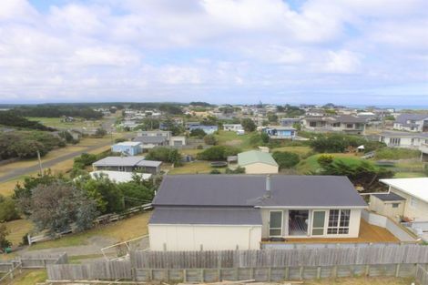 Photo of property in 10 Brown Terrace, Foxton Beach, Foxton, 4815