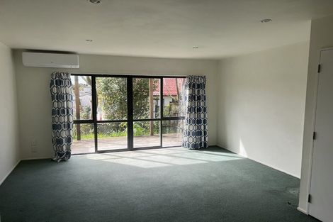 Photo of property in 11/44 Fields Parade, Oteha, Auckland, 0632