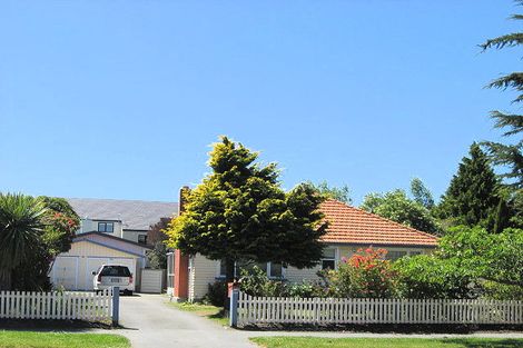 Photo of property in 124 Memorial Avenue, Burnside, Christchurch, 8053