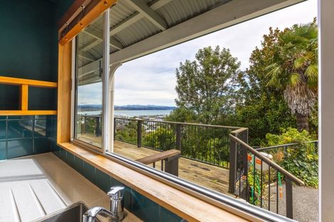 Photo of property in 23 Denholm Road, Hospital Hill, Napier, 4110