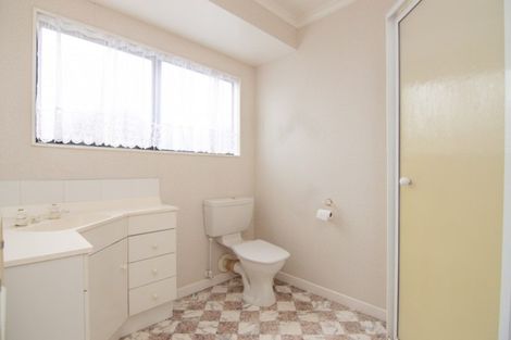 Photo of property in 14 Rosebank Avenue, Kelvin Grove, Palmerston North, 4414