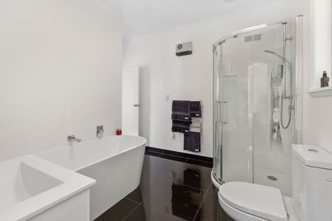 Photo of property in 16 Avon Street, Waterloo, Lower Hutt, 5011