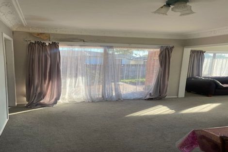 Photo of property in 28 Grove Road, Papakura, 2110