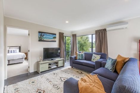 Photo of property in 22 Chedworth Drive, Glenfield, Auckland, 0629