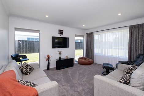 Photo of property in 12 Montague Grove, Stratford, 4332