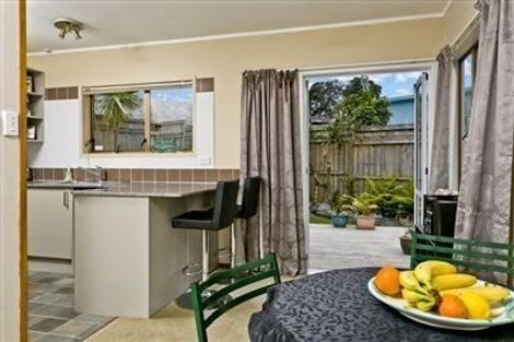Photo of property in 6 Camrose Place, Glenfield, Auckland, 0629