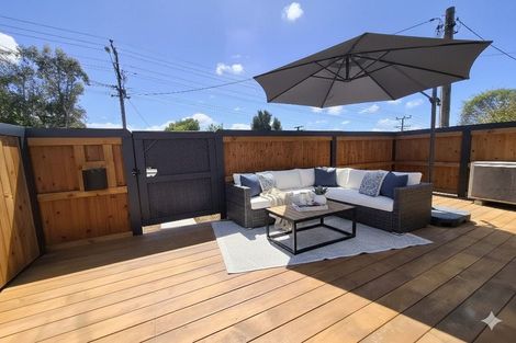 Photo of property in 72a Ocean View Road, Northcote, Auckland, 0627