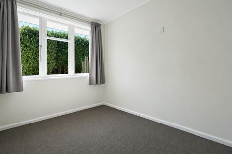 Photo of property in 28 Pitt Street, Clive, 4102