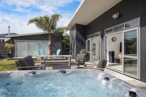 Photo of property in 17 Surfers Avenue, Waihi Beach, 3611
