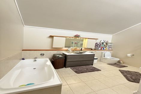 Photo of property in 5 Woodbank Drive, Glen Eden, Auckland, 0602