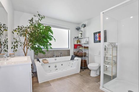 Photo of property in 16 Karaka Place, Kinloch, Taupo, 3377