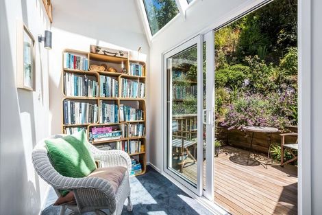 Photo of property in 21 Ferry Road, Days Bay, Lower Hutt, 5013