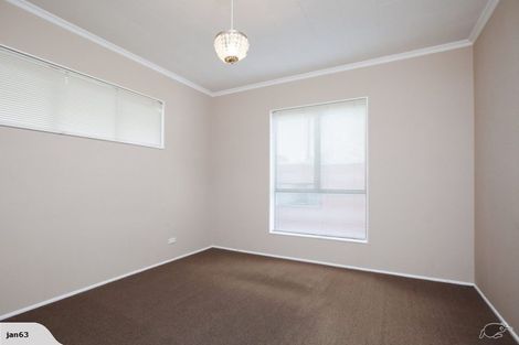 Photo of property in 9 Hoyle Place, New Plymouth, 4310