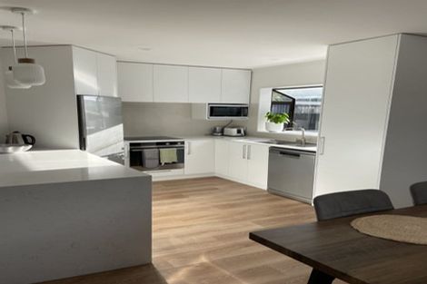 Photo of property in 1/16 Heathglen Place, Bayview, Auckland, 0629