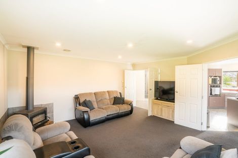 Photo of property in 10 Fernlea Avenue, Kelvin Grove, Palmerston North, 4414