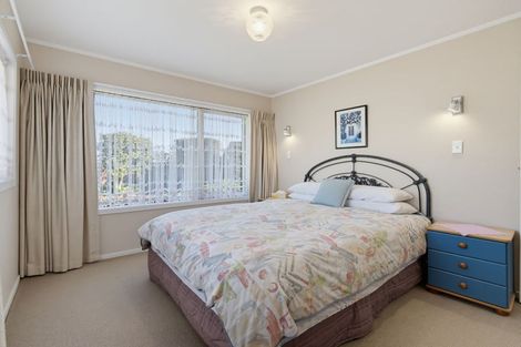 Photo of property in 2/18 Glengowan Place, Conifer Grove, Takanini, 2112