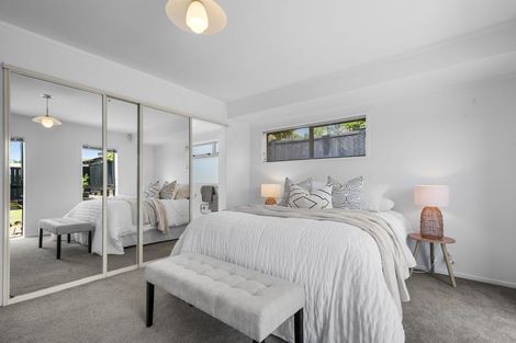 Photo of property in 25 Marina View Drive, West Harbour, Auckland, 0618