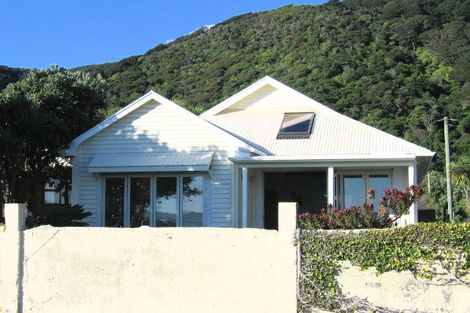Photo of property in 32 Miro Street, Eastbourne, Lower Hutt, 5013