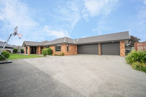 Photo of property in 4 Manhattan Court, Kelvin Grove, Palmerston North, 4414