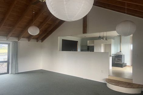 Photo of property in 103 Waikawa Beach Road, Manakau, Levin, 5573