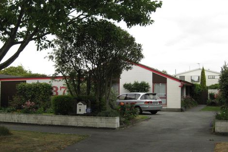 Photo of property in 37 Burnside Crescent, Burnside, Christchurch, 8053