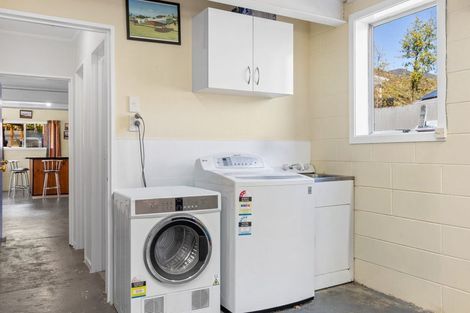 Photo of property in 296 Waikawa Road, Waikawa, Picton, 7220