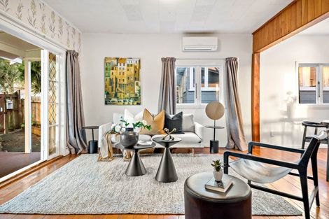 Photo of property in 129 Sunnyside Road, Sunnyvale, Auckland, 0612