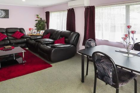 Photo of property in 2/3 Opurere Grove, Tirohanga, Lower Hutt, 5010