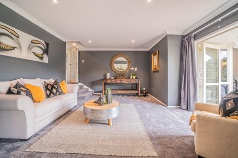 Photo of property in 30 Norman Close, The Gardens, Auckland, 2105