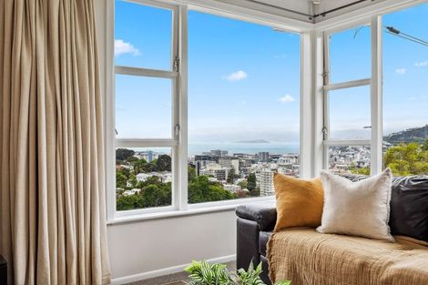 Photo of property in 8 Durham Crescent, Aro Valley, Wellington, 6021