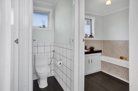 Photo of property in 6 Kowhai Street, Inglewood, 4330