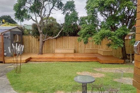 Photo of property in 28 Coles Crescent, Papakura, 2110