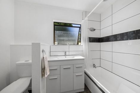 Photo of property in 17a Wairere Grove, Paraparaumu, 5032