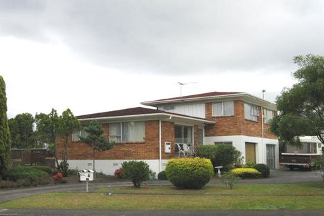 Photo of property in 2/53 Butterworth Drive, Glendene, Auckland, 0602