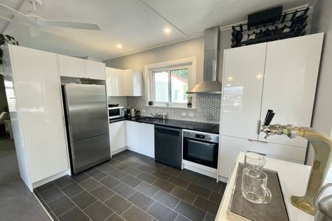 Photo of property in 26 Queens Drive, Kilbirnie, Wellington, 6022